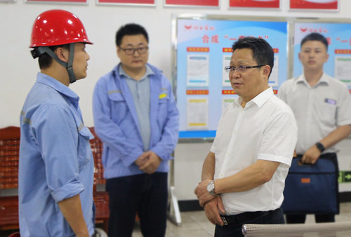 集團領導看望慰問離退休黨員、基層困難黨員和年輕黨員